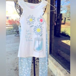 Girls 2 pc. Capri outfit!